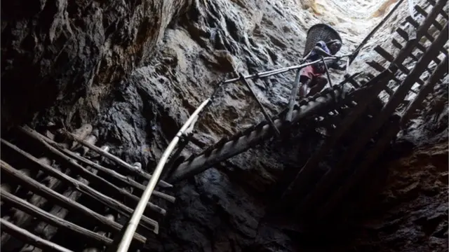 ర్యాట్ హోల్ మైన్