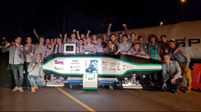 Delft Teknik Üniversitesi öğrencileri ve geliştirdikleri 'Hyperloop'