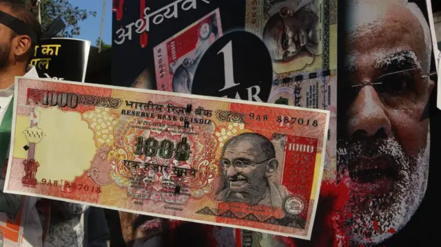 निश्चलिकरणाच्या निर्णयात सर्वांना सहभागी का केलं गेलं नाही हा प्रश्नही विचारला गेला होता.