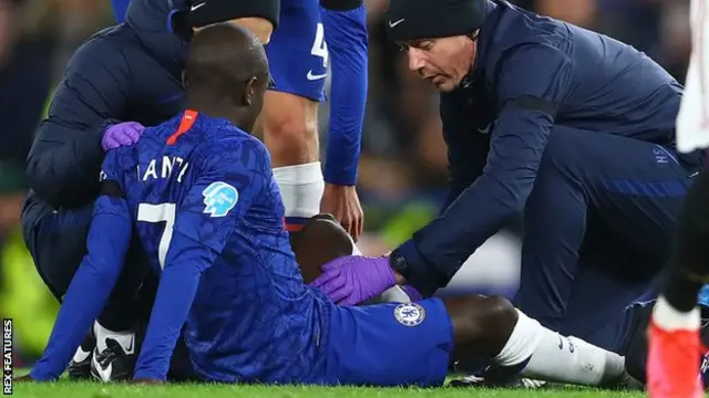 N'Golo Kante yasimbuwe na Mason Mount mu minota ya mbere y'umukino Manchester United yabatsinzemo