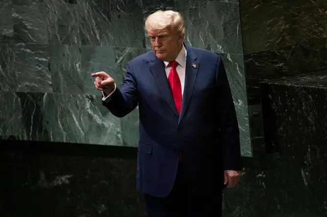 Trump señala a los presentes durante la Asamblea General de la ONU.