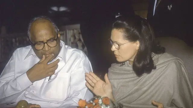 1998-99માં સોનિયા ગાંધી અને શરદ પવાર