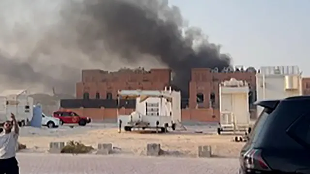 تُظهر هذه الصورة المأخوذة من مقطع فيديو لقناة AFPTV دخاناً يتصاعد بعد انفجارات في العاصمة القطرية الدوحة في 9 سبتمبر/أيلول 2025. أعلن الجيش الإسرائيلي أنه نفذ غارات جوية في 9 سبتمبر/أيلول استهدفت كبار قادة حماس في العاصمة القطرية الدوحة، مقرّ جولات محادثات متعددة تهدف إلى إنهاء حرب غزة.