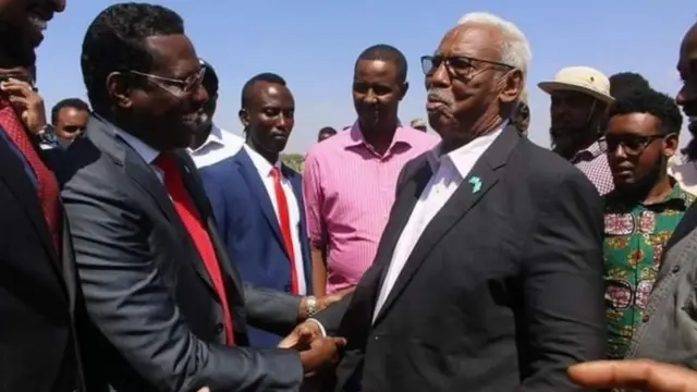 Xaaf waa madaxweynihii xilka ku wareejiyay Qoorqoor