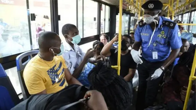 Pipo wey wear mask inside bus