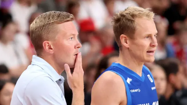 Selektor Lasi Tuovi i Sasu Salin (desno)