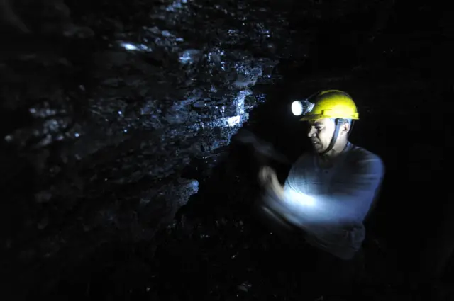 رعایت نشدن موارد ایمنی در هنگام کار در معدن سبب تلفات انسانی شده است