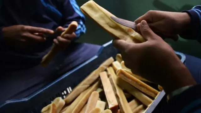 कुकुरले रुचाउने एक प्रकारको छुर्पीको अमेरिकामा निर्यात बढिरहेको छ