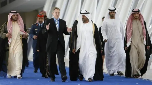 نسج بلير علاقات قوية مع حكام الخليج