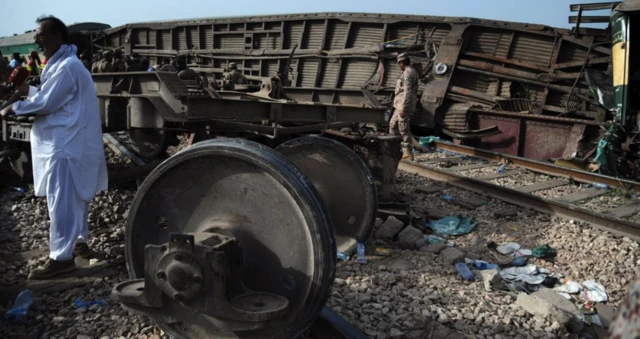 حادث قطار باكستان