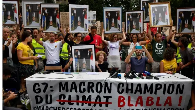 Протесты против Макрона