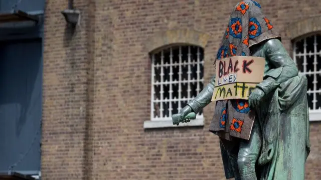 تمثال التاجر المالك للعبيد روبرت ميليغان