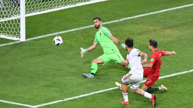 طارمی در آخرین لحظات بازی با پرتغال، فرصت تک به تک را از دست داد، فرصتی که می‌توانست منجر به صعود ایران شود