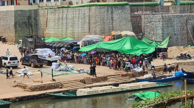 ကမ်းကူးခွင့်ရဖို့ ထိုင်းခွင့်ပြုချက်စောင့်နေတဲ့ မြန်မာစစ်ဘေးရှောင်တွေ