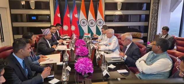 नेपाली परराष्ट्रमन्त्री र भारतीय विदेशमन्त्री एस जयशङ्कर वार्ता गर्दै