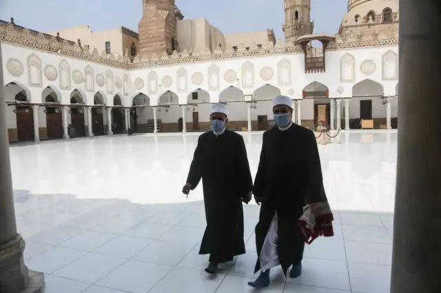 رجلا دين مصريان