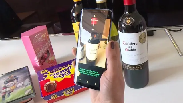 Bixby може розпізнавати об'єкти, на які наведена камера