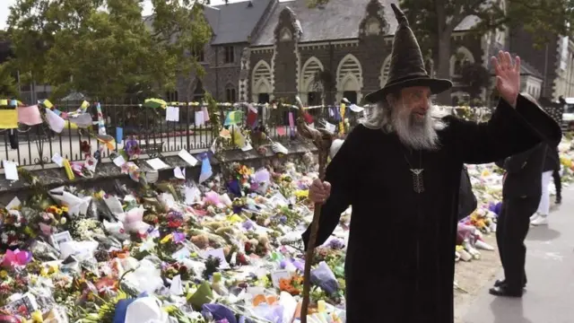 Ian Brackenbury Channell visit one memorial for di victims of one mosque attack for Christchurch in 2019