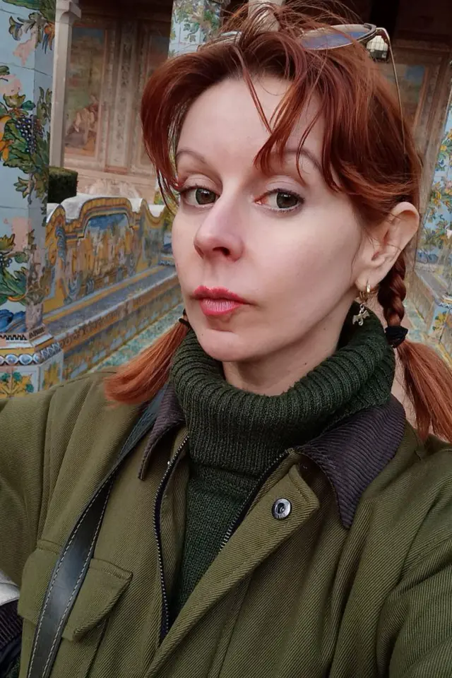 Лєна Лягушонкова у зеленій куртці