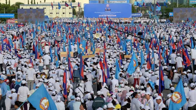 เวทีหาเสียงใหญ่