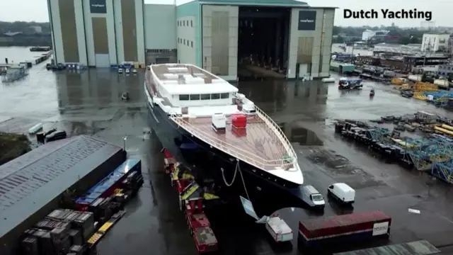 Y721 नाम का यह जहाज अपने क़िस्म का दुनिया का सबसे बड़ा जहाज होगा. कहा जा रहा है कि इस जहाज में कई आधुनिक और आलीशान फ़ीचर है.