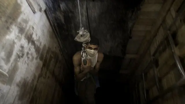 Wọn gbẹ iho ilẹ lati la ọna fi maa gbe oniruuru eroja atawọn ohun ija oloro wọle ni Gaza