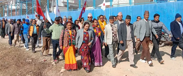 सुर्खेतको वीरेन्द्रनगरस्थित निर्वाचन कार्यालयमा नेकपा एमालेका उम्मेदवार