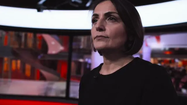 ฟาร์นาซ กาซีซาเดห์ ผู้สื่อข่าวของบีบีซีภาคภาษาเปอร์เซีย พูดถึงการเสียชีวิตจากการล้มป่วยกะทันหันของพ่อของเธอในอิหร่าน