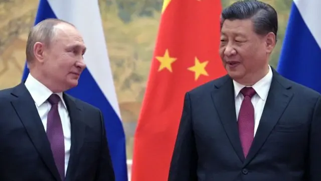 Vladimir Putin e Xi Jinping anunciaram parceria 'sem limites'