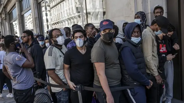 Очередь у магазина Nike в Лондоне