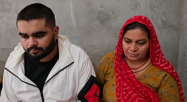 ਨਯਨ ਆਰਿਆ ਆਪਣੀ ਮਾਂ ਦਰਸ਼ਨਾ ਦੇਵੀ