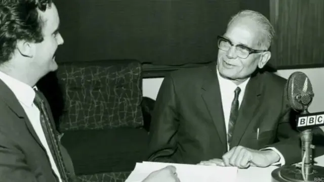 बीबीसी पत्रकार मार्क टलीसँग जयप्रकाश नारायण