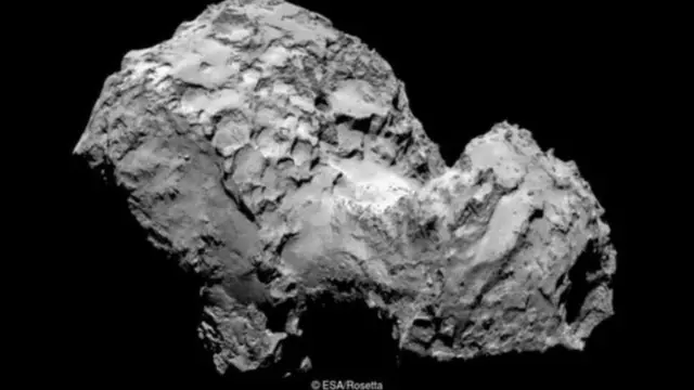 धूमकेतू हे बहुतांश बर्फाचे असतात.