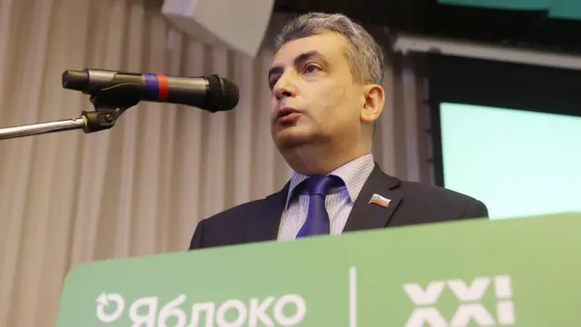 Лев Шлосберг на партийной трибуне