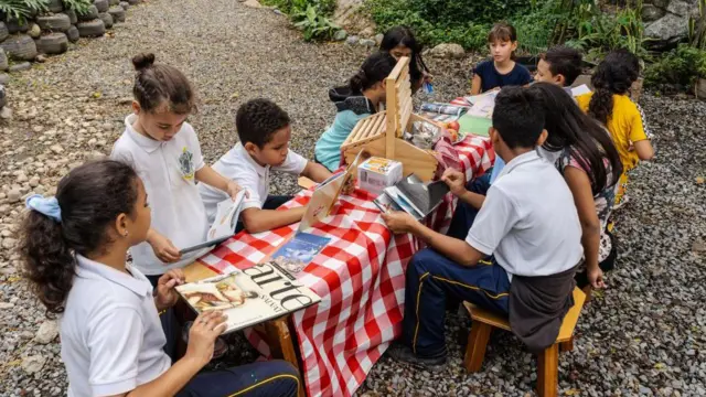 Escuela rural en Antioquia, Colombia, que ha aparecido en medios por su sostenibilidad.