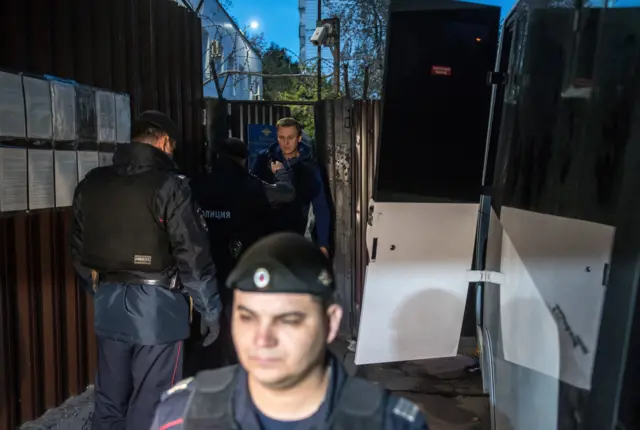 Алексей Навальный был задержан сразу по выходу из спецприемника