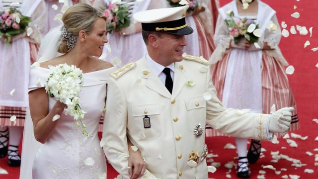 Prince Albert II and Princess Charlene smile on the red carpet
