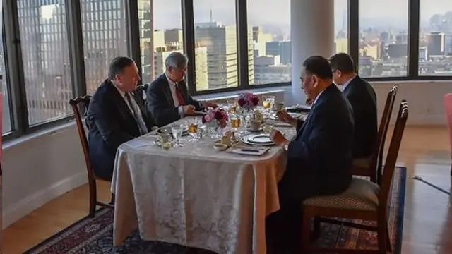 Ким Ен Чол АКШнын мамлекеттик катчысы Майк Помпео менен чогуу тамактанды