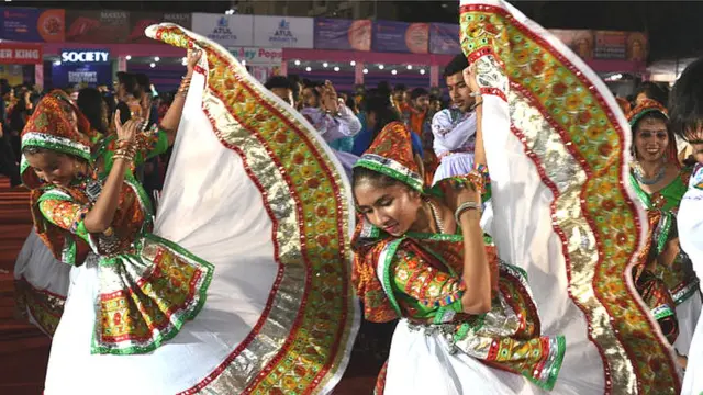 વડોદરાના પીલોલ ગામે બે દલિત મહિલાઓને ગરબા રમતી અટકાવાઈ હતી