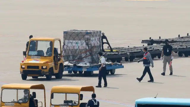 50대 접종에 필요한 모더나 백신은 순차적으로 도착할 예정이다