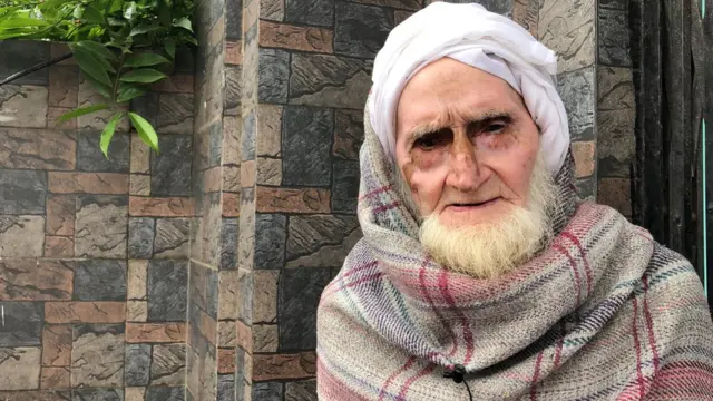 अनीसउद्दीन के बेटे को दंगों के आरोप में जेल जाना पड़ा था.