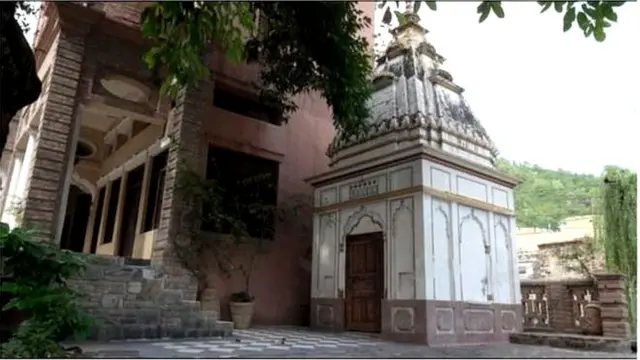 పాక్‌లో ఆలయం