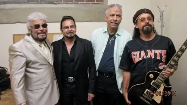 El grupo Malo después de un concierto