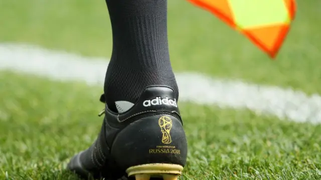 Un arbitre assistant de touche à la coupe du monde en Russie (illustration).