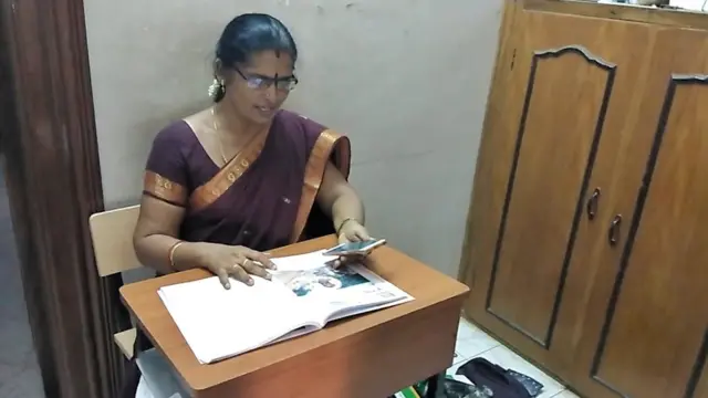 சிவகங்கை மாவட்டத்தில் உள்ள அரசு ஆசிரியை முருகேஸ்வரி