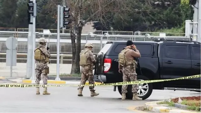 ترکیه ساعت ۲۱ شب گذشته عملیات هوایی تلافیجویانه خود را آغاز کرد که گفته شد پاسخی به انفجار آنکارا بوده است