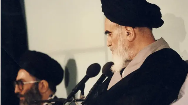 آیت الله خمینی و آیت الله خامنه ای