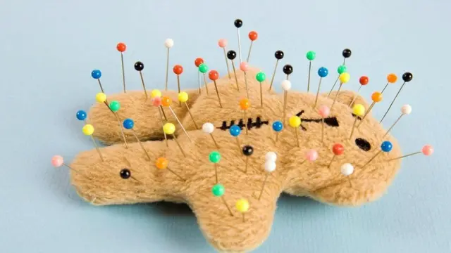 игрушка с иголками