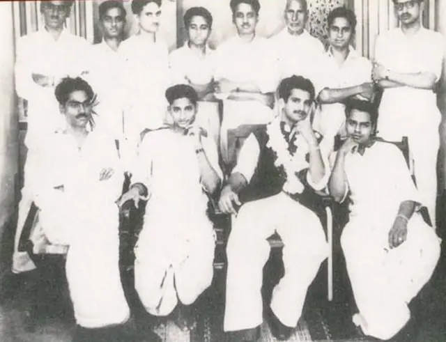 సహోద్యోగులతో ఎన్‌టీఆర్