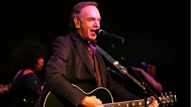 Neil Diamond durante una actuación en 2008.